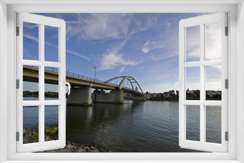 Fototapeta Naklejka Na Ścianę Okno 3D - Donaubrücke