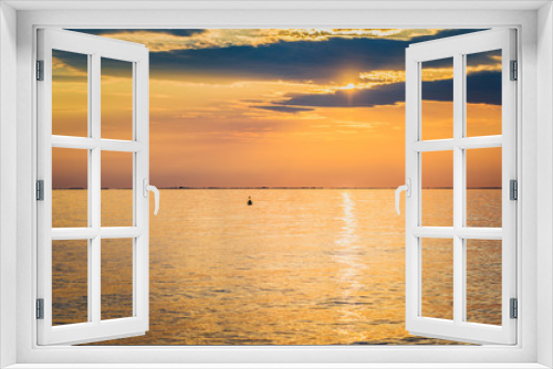 Fototapeta Naklejka Na Ścianę Okno 3D - Beautiful orange sunset on the sea. Summer sunset landscape