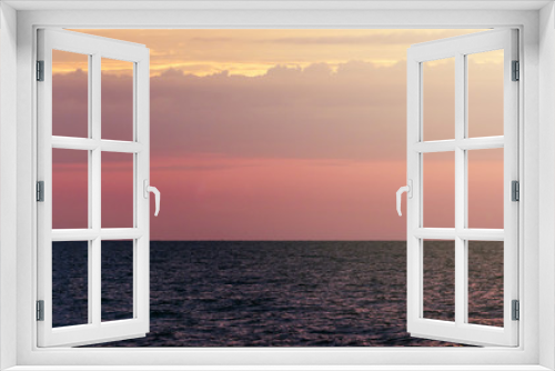 Fototapeta Naklejka Na Ścianę Okno 3D - beautiful sea with sunrise light