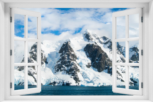 Fototapeta Naklejka Na Ścianę Okno 3D - Dramatic landscape of the Antarctic Peninsula.