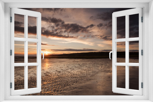 Fototapeta Naklejka Na Ścianę Okno 3D - Moody sunset scene at Sandbay
