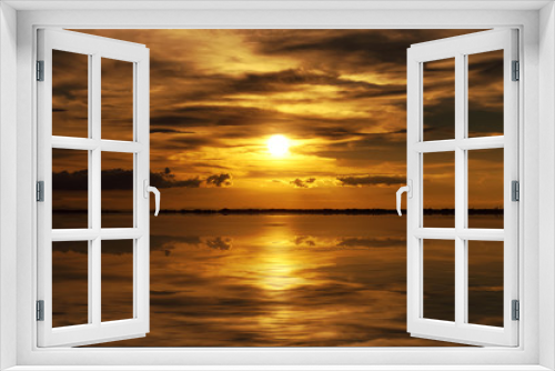 Fototapeta Naklejka Na Ścianę Okno 3D - Beautiful sunset in the sea.