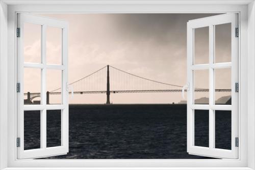 Fototapeta Naklejka Na Ścianę Okno 3D - Golden Gate Bridge mit Regenwolke, San Francisco