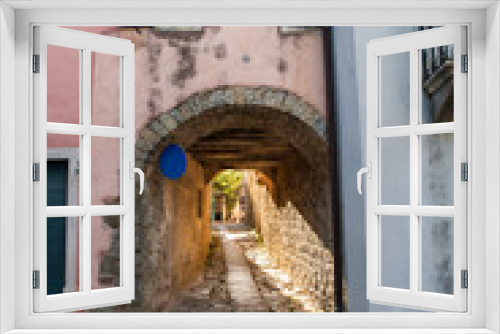 Fototapeta Naklejka Na Ścianę Okno 3D - Typical alley of Groznjan