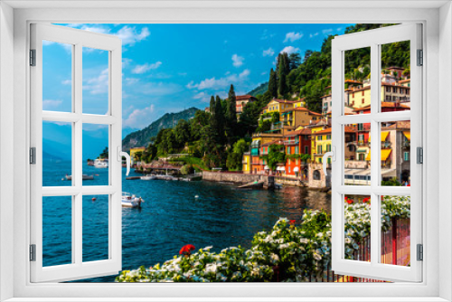 Fototapeta Naklejka Na Ścianę Okno 3D - Varenna, small town on lake Como, Italy