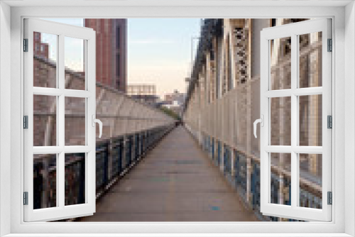 Fototapeta Naklejka Na Ścianę Okno 3D - Manhattan Bridge Walkway