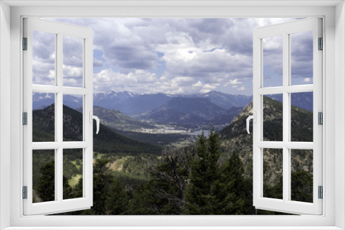 Fototapeta Naklejka Na Ścianę Okno 3D - The Town of Estes Park in the Rocky Mountains of Colorado