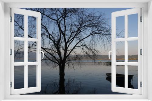 Fototapeta Naklejka Na Ścianę Okno 3D - HDR image of tree in Dojran lake, Macedonia
