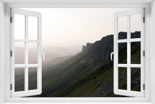 Fototapeta Naklejka Na Ścianę Okno 3D - La niebla en el horizonte
