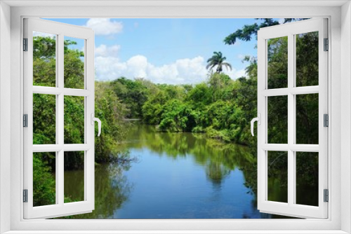 Fototapeta Naklejka Na Ścianę Okno 3D - Fluss auf Kuba