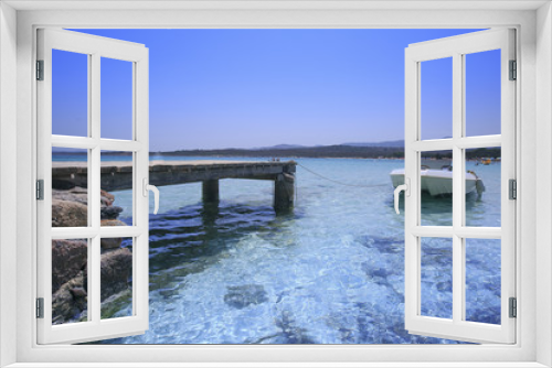 Fototapeta Naklejka Na Ścianę Okno 3D - Wooden pier in a beautiful beach