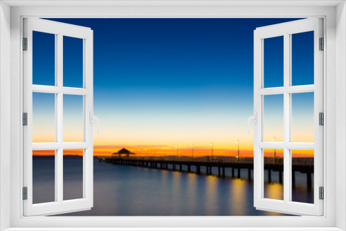 Fototapeta Naklejka Na Ścianę Okno 3D - sunrise over the pier