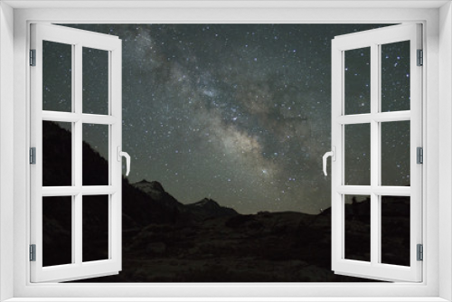 Fototapeta Naklejka Na Ścianę Okno 3D - Milky way over the mountains in Northern California 
