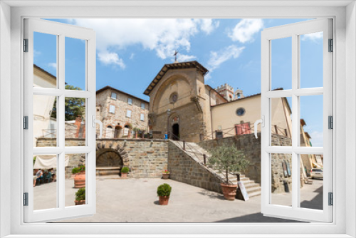 Fototapeta Naklejka Na Ścianę Okno 3D - Kirche in lieblicher Kleinstadt Radda, Chianti, Toskana