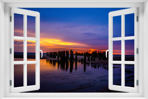 Fototapeta Naklejka Na Ścianę Okno 3D - Buhnen im Sonnenuntergang