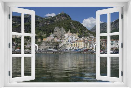 Fototapeta Naklejka Na Ścianę Okno 3D - Italy, Amalfi coast; the town of Amalfi.