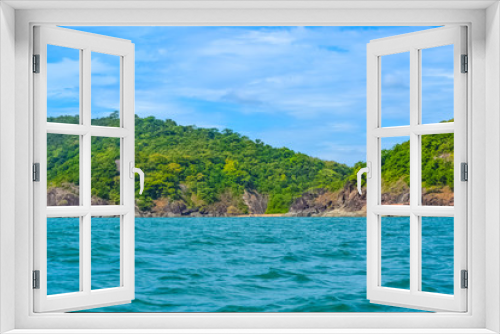 Fototapeta Naklejka Na Ścianę Okno 3D - Beautiful Sea Green Waters of South Goa, India