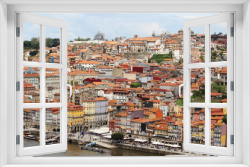Fototapeta Naklejka Na Ścianę Okno 3D - A view of the old town of Porto, Portugal 