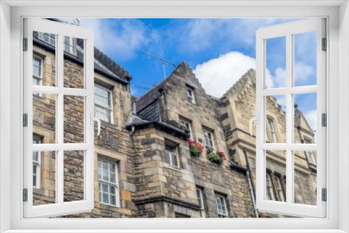 Fototapeta Naklejka Na Ścianę Okno 3D - Ancient buildings and architecture in the heart of Edinburgh, Scotland.