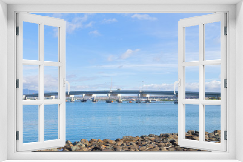 Fototapeta Naklejka Na Ścianę Okno 3D - Admiralty Clarey Bridge, Ford Island, Pearl Harbor, Hawaii. Bridge view from the shore stones on a sunny day.