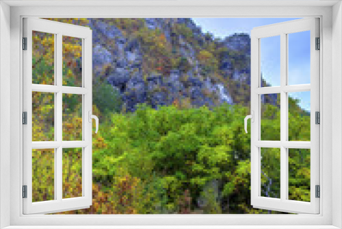 Fototapeta Naklejka Na Ścianę Okno 3D - Beautiful landscape in the mountain with colorful autumn forest