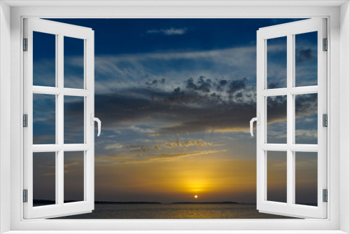 Fototapeta Naklejka Na Ścianę Okno 3D - Sunset over sea.