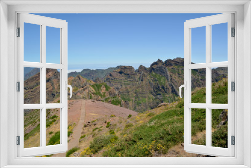 Fototapeta Naklejka Na Ścianę Okno 3D - Endless mountain trail on the island of madeira