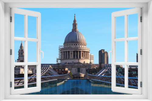 Fototapeta Naklejka Na Ścianę Okno 3D - The famous St Paul's cathedral at sunrise, London, United Kingdom.