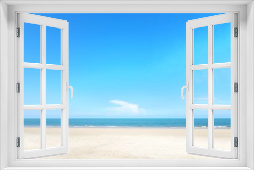 Fototapeta Naklejka Na Ścianę Okno 3D - Empty sea and beach on blue sky background