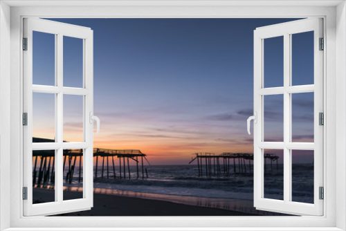 Fototapeta Naklejka Na Ścianę Okno 3D - Broken Pier Sunrise