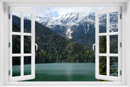 Fototapeta Naklejka Na Ścianę Okno 3D - Mountain lake and evergreen forest