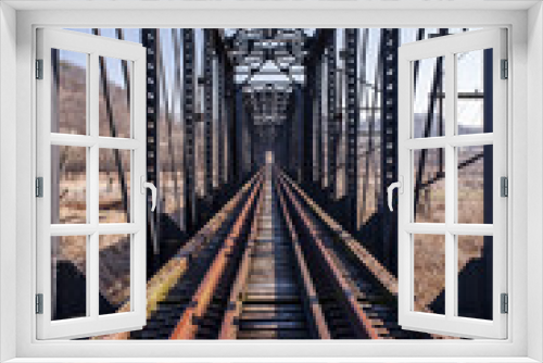 Fototapeta Naklejka Na Ścianę Okno 3D - Abandoned Pratt Through Truss Railroad Bridge - Track View