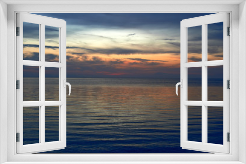 Fototapeta Naklejka Na Ścianę Okno 3D - Sunset over water