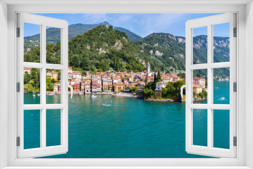 Fototapeta Naklejka Na Ścianę Okno 3D - Varenna - Lago di Como (IT) - Vista aerea del borgo e del Castello di Vezio 