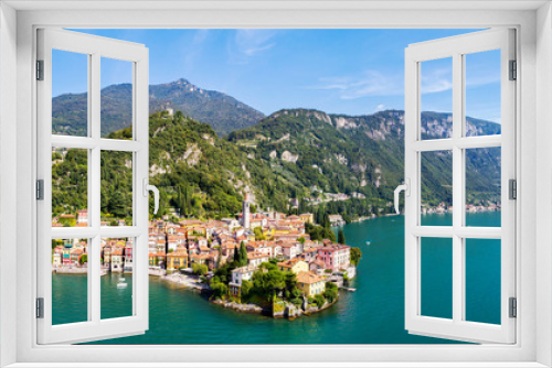 Fototapeta Naklejka Na Ścianę Okno 3D - Varenna - Lago di Como (IT) - Vista aerea del borgo e del Castello di Vezio 