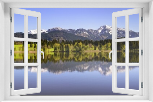 Fototapeta Naklejka Na Ścianę Okno 3D - Panorama Landschaft in Bayern mit Spiegelung der Berge im Forggensee