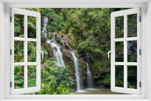 Fototapeta Naklejka Na Ścianę Okno 3D - Maui Waterfall 2
