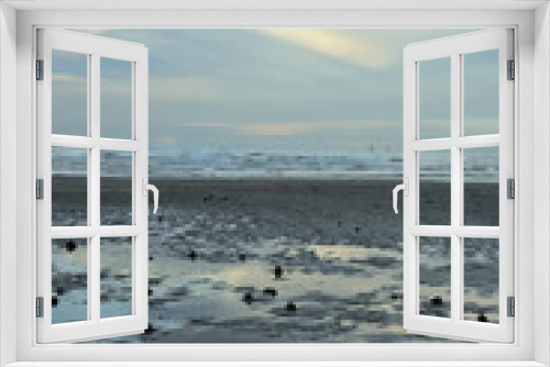 Fototapeta Naklejka Na Ścianę Okno 3D - Wattwurmhaufen am Strand von Bibione mit Blick auf das Meer