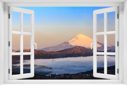 Fototapeta Naklejka Na Ścianę Okno 3D - 箱根 大観山から望む朝焼けの富士山と雲海の芦ノ湖