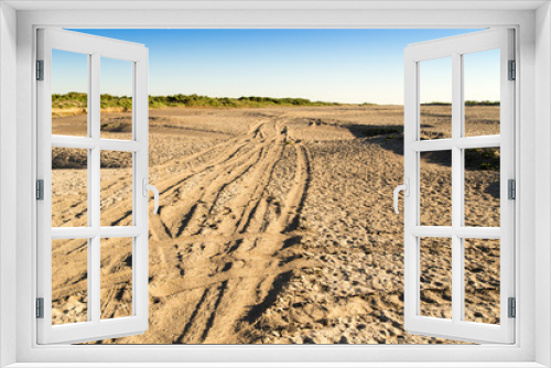 Fototapeta Naklejka Na Ścianę Okno 3D - Car track on the sand in the desert