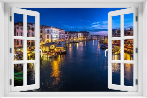 Fototapeta Naklejka Na Ścianę Okno 3D - Italy beauty, late evening view from famous canal bridge Rialto in Venice , Venezia
