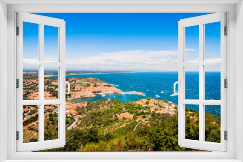 Fototapeta Naklejka Na Ścianę Okno 3D - Vue panoramique de Collioure du haut du Fort Saint-Elme