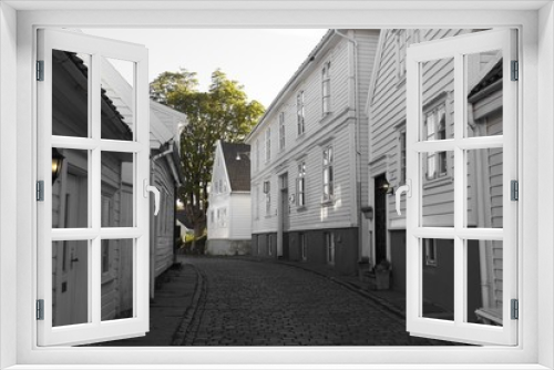 Fototapeta Naklejka Na Ścianę Okno 3D - Gamle Stavanger - Altstadt in zwei Farben