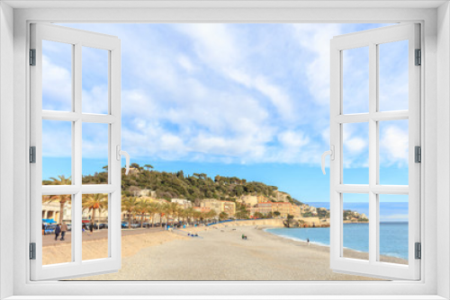 Fototapeta Naklejka Na Ścianę Okno 3D - View of the beach in Nice