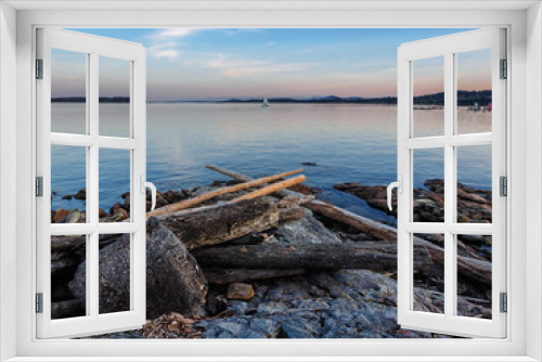 Fototapeta Naklejka Na Ścianę Okno 3D - Sunset view at the shore in Sidney, Vancouver Island, British Columbia