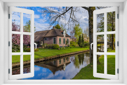 Fototapeta Naklejka Na Ścianę Okno 3D - Typical dutch village Giethoorn in Netherlands