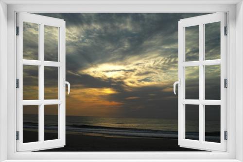 Fototapeta Naklejka Na Ścianę Okno 3D - Sun Rise Over Sea