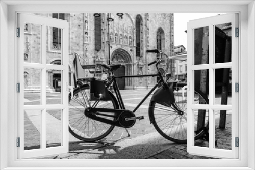 Fototapeta Naklejka Na Ścianę Okno 3D - Bicycle by Como Cathedral