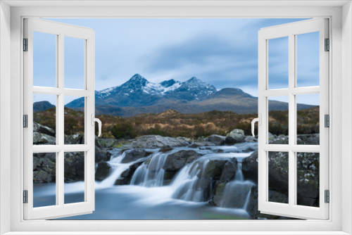 Fototapeta Naklejka Na Ścianę Okno 3D - Sligachan waterfall