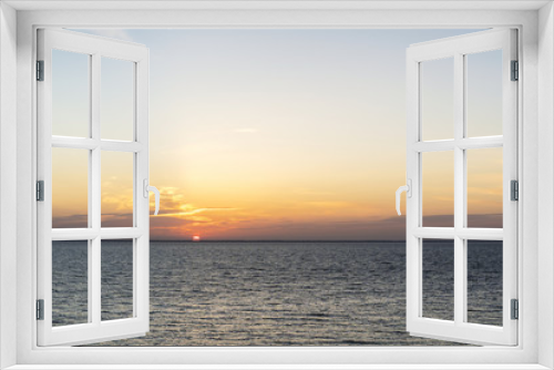 Fototapeta Naklejka Na Ścianę Okno 3D - Sunrise behind the sea horizon